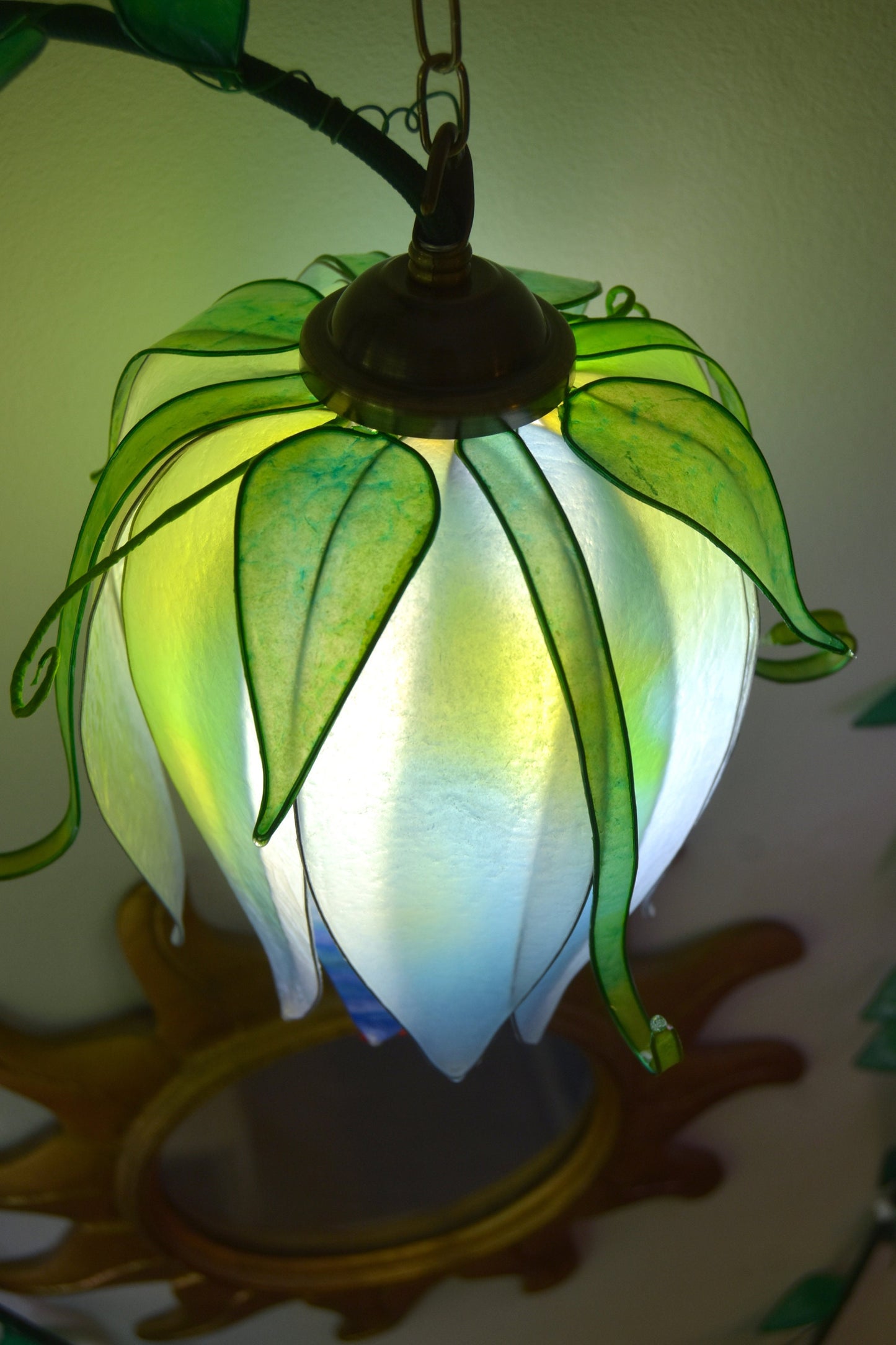 lampada da parete 3 luci:  forma di fiori rampicanti fatta dipinta a mano per ambiente romantico