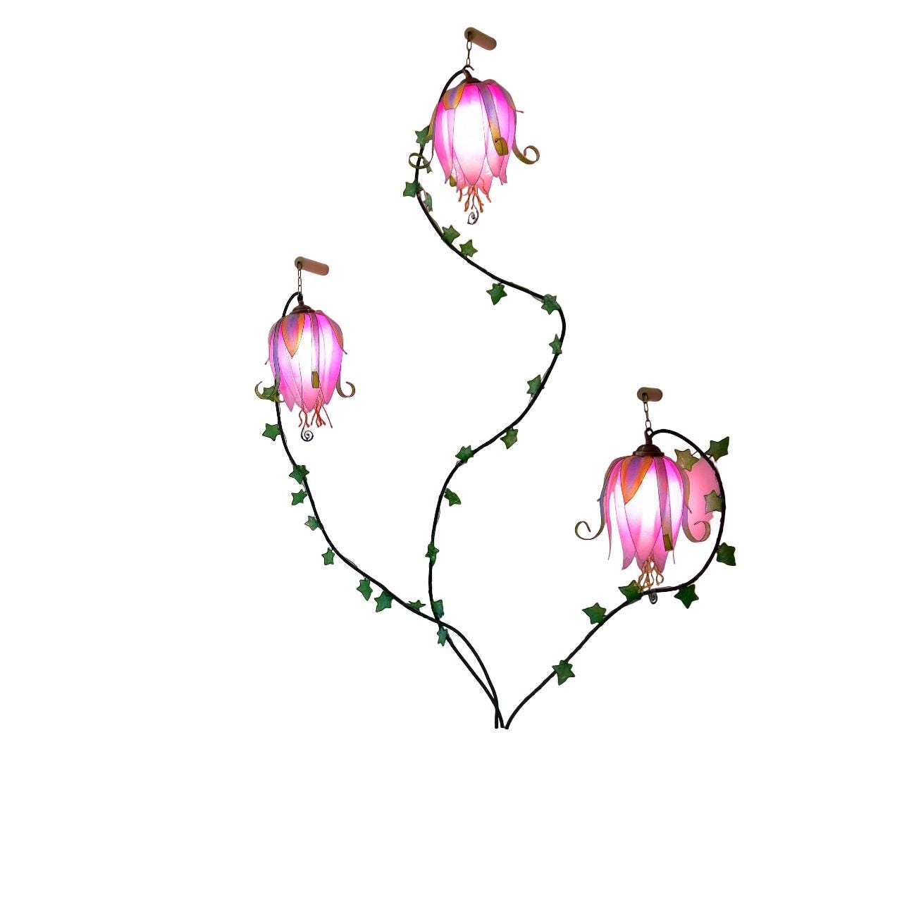 lampada da parete a 3 luci: boccioli luminosi di fiori rosa rampicanti