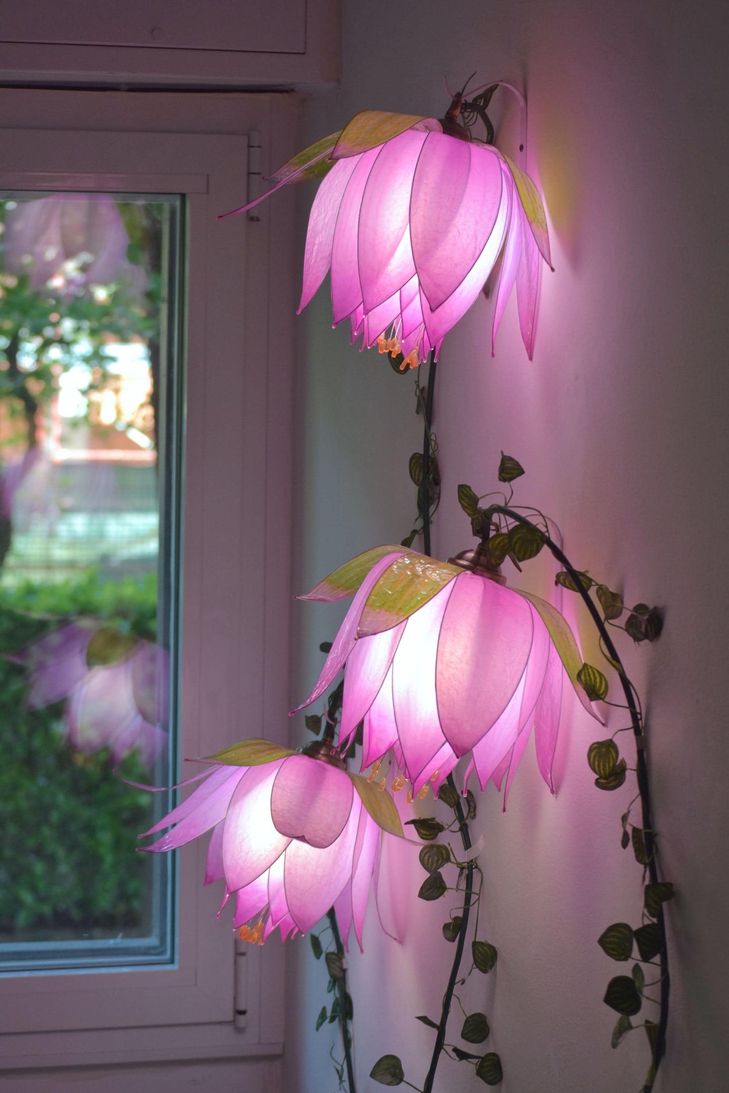 lampada da muro 3 luci rampicanti di boccioli rosa per arredamento floreale fiabesco
