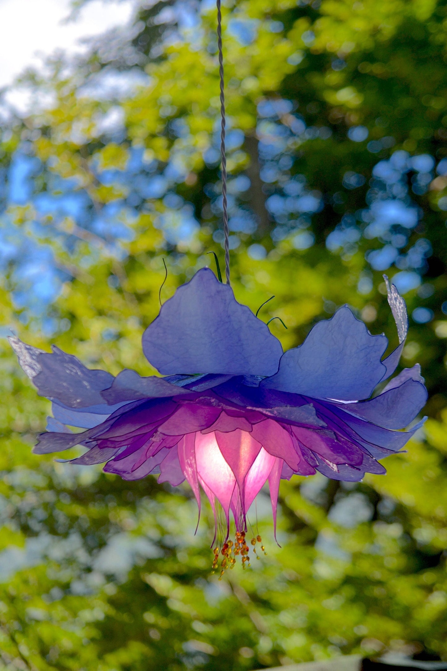 Lampada sospensione fiore viola rosa con 56 petali fatto e dipinto a mano
