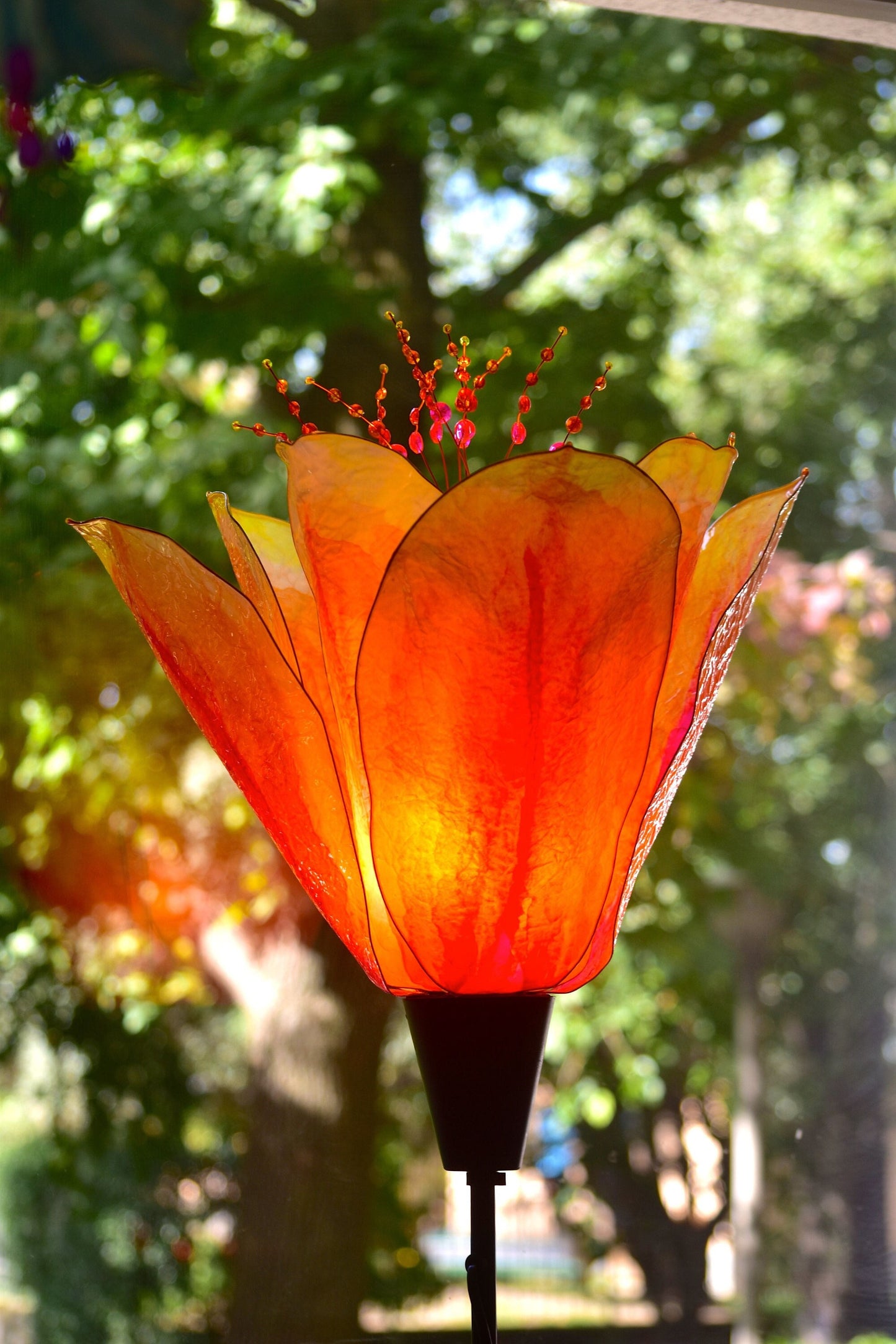 Lampada a stelo con paralume in resina tulipano arancione pezzo unico