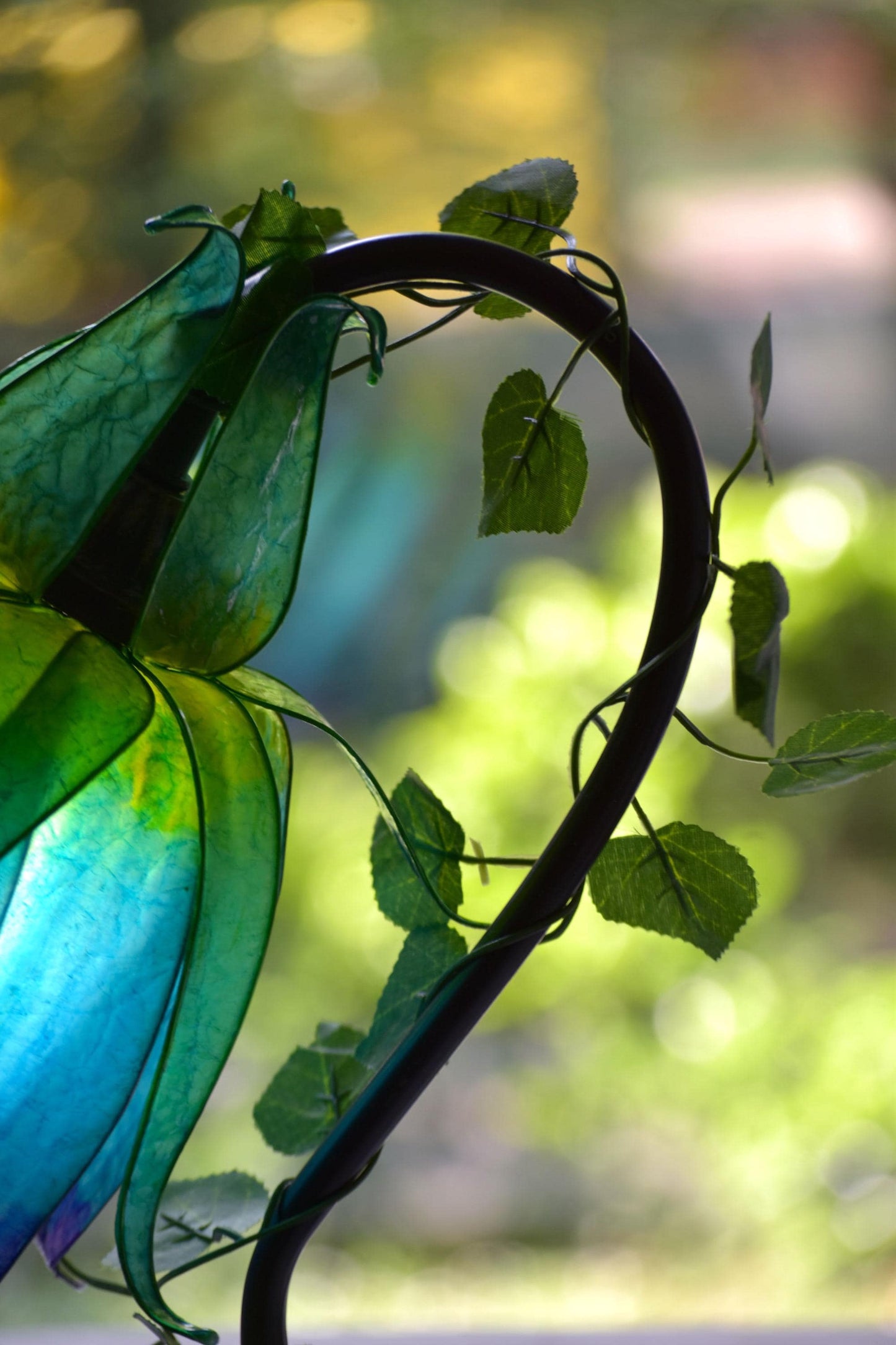 lampada da tavolo a forma di fiore blu fatta a mano in resina