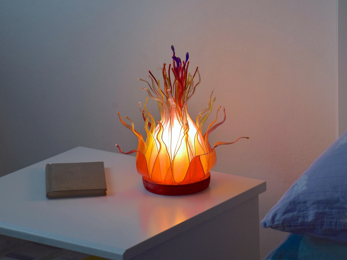 lampada da tavolo arancione fatta e dipinta a mano in resina