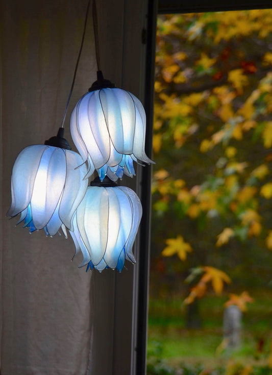 lampada a sospensione 3 luci forma di fiori in resina: ambiente romantico floreale