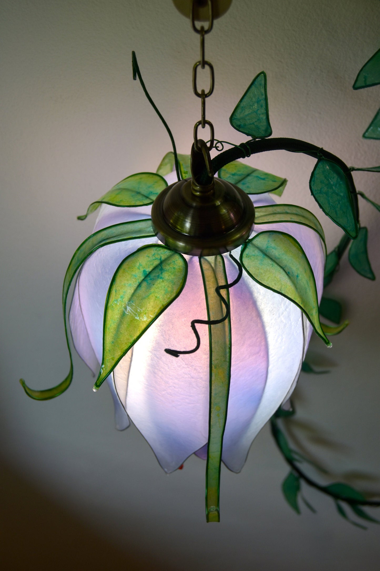 lampada da parete 3 luci:  forma di fiori rampicanti fatta dipinta a mano per ambiente romantico