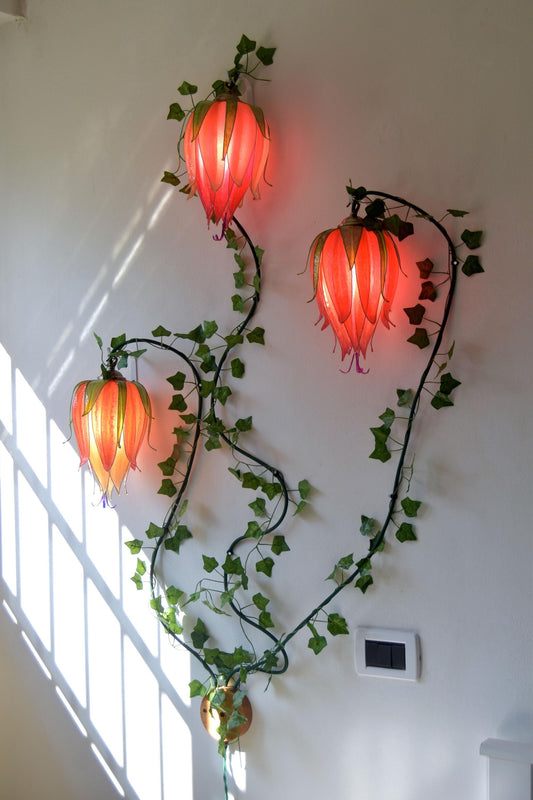 lampada da parete 3 fiori rampicanti arancioni in resina, pezzo unico fatto dipinto a mano