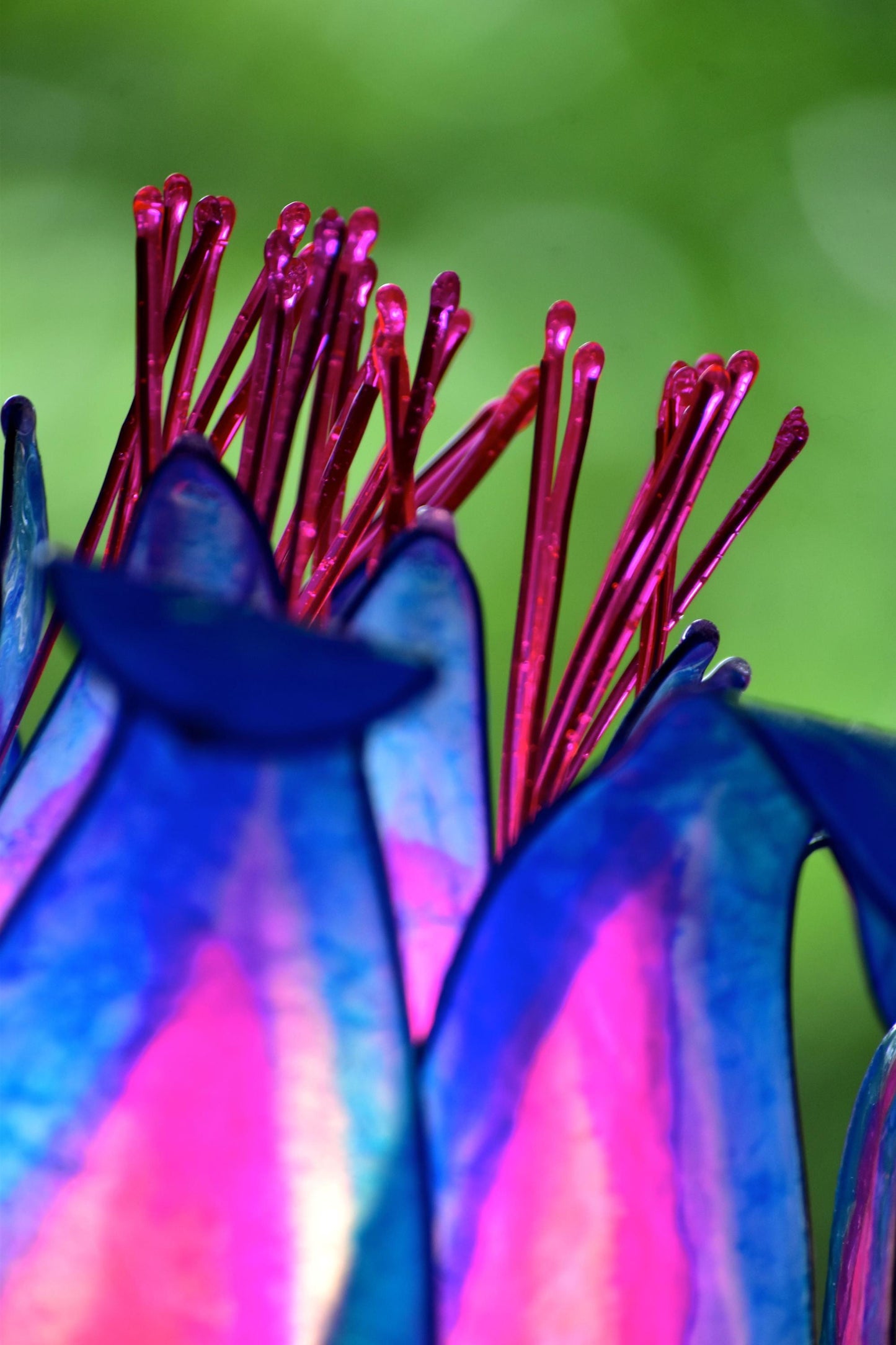 lampada da tavolo a forma di fiore fiabesco fatta dipinta a mano in resina