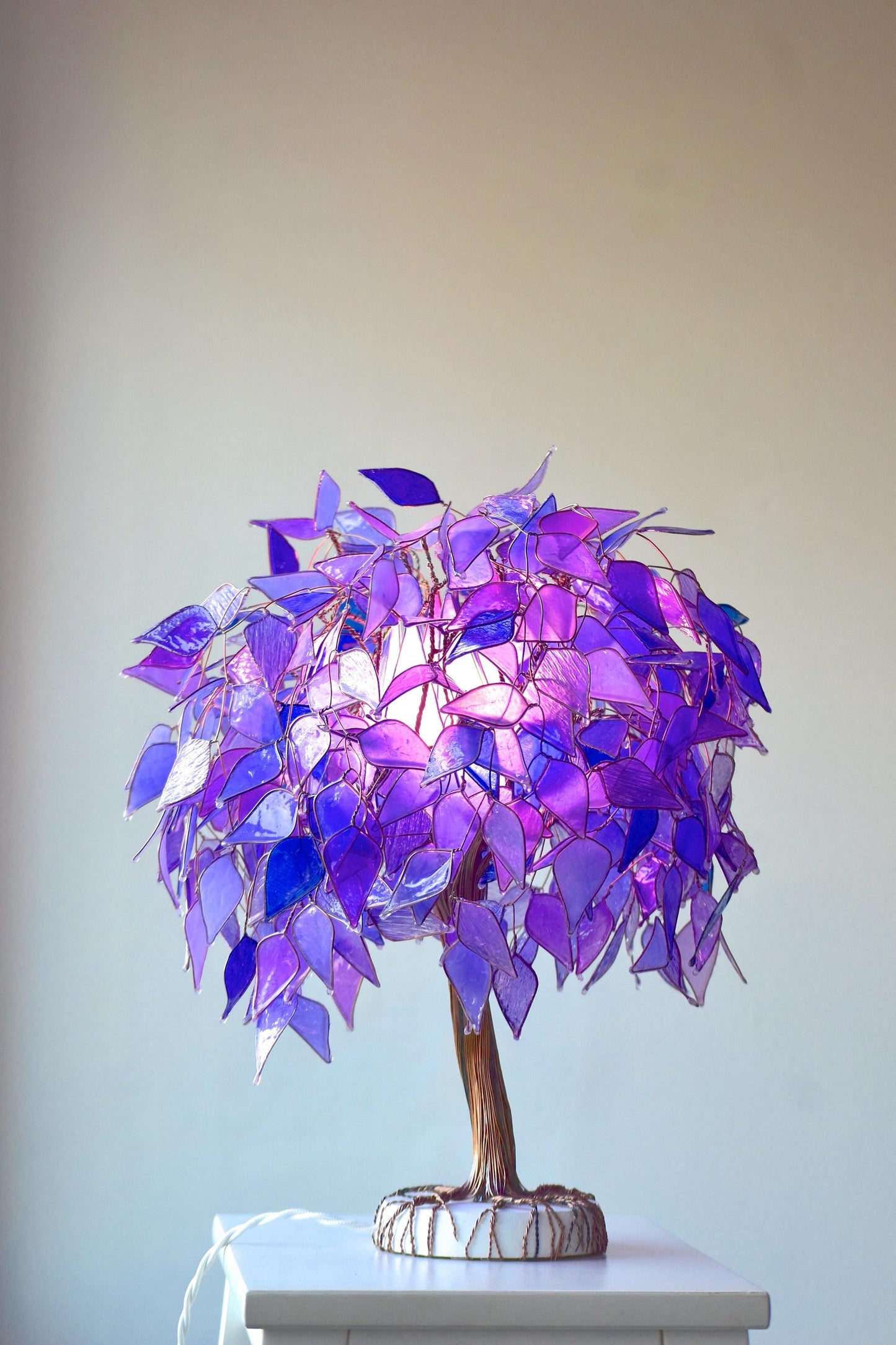 lampada albero viola di jacarandas fatto e dipinto a mano pezzo unico