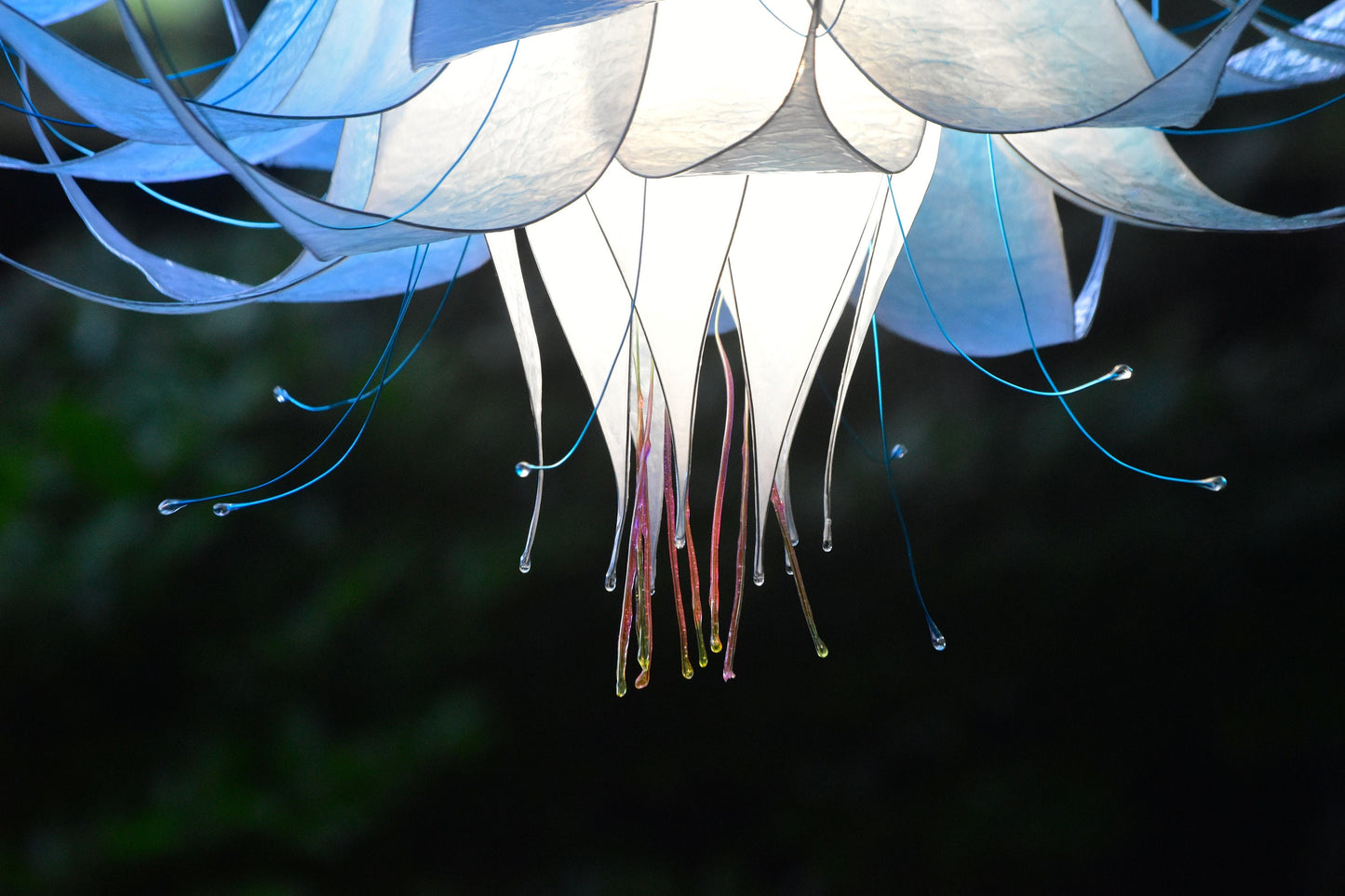 lampada sospensione forma di fiore in resina: azzurro bianco pezzo unico fatto dipinto a mano