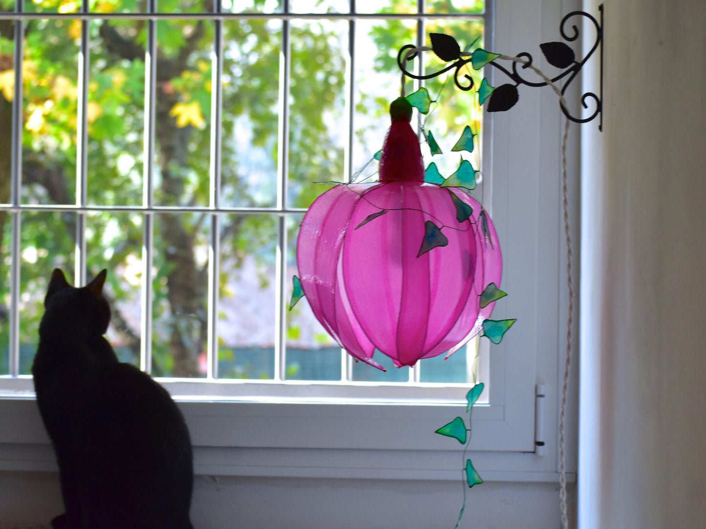 lampada da muro a forma di bocciolo di fiore rosa fucsia