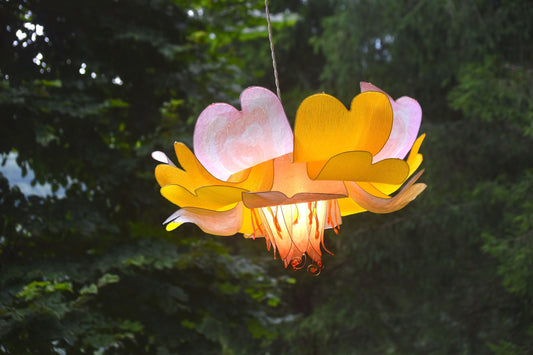 lampada sospensione per arredamento floreale in resina giallo e rosa pesca