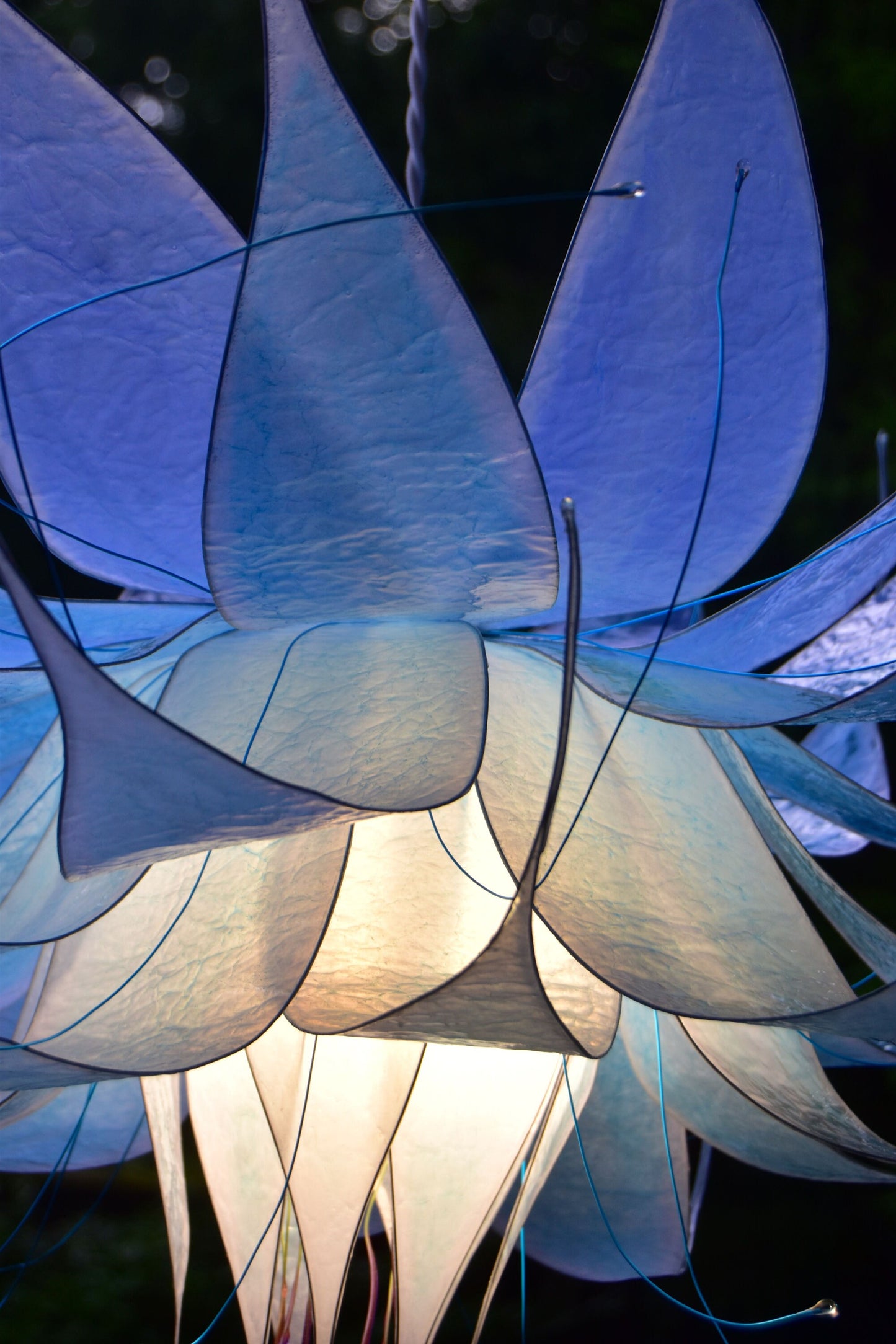 lampada sospensione forma di fiore in resina: azzurro bianco pezzo unico fatto dipinto a mano