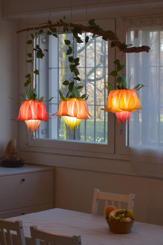 lampada sospensione 3 luci a forma di fiori in resina stile floreale fiabesco