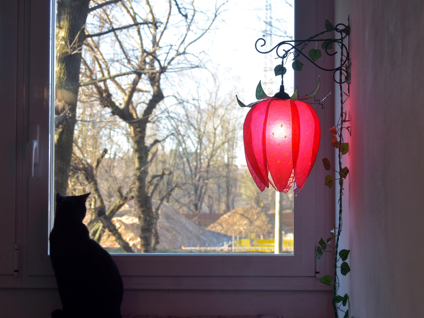 Lampada da appendere forma di fragola per stanza infantile ispirata alla natura