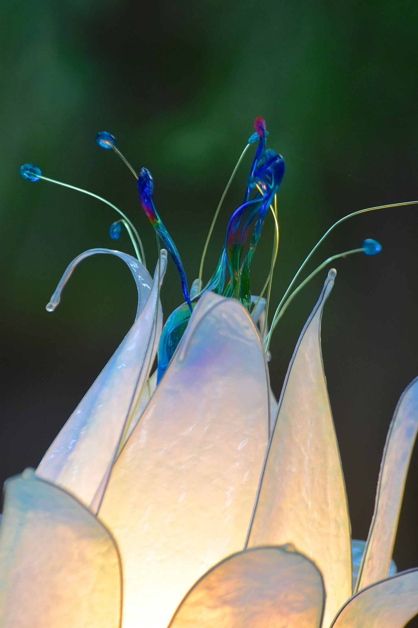 Lampada da tavolo a forma di fiore di loto azzurro e bianco