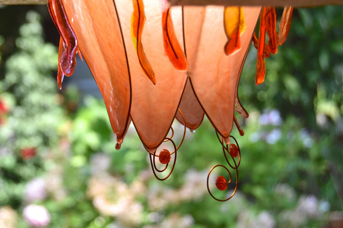 lampada sospensione per arredamento floreale in resina giallo e rosa pesca