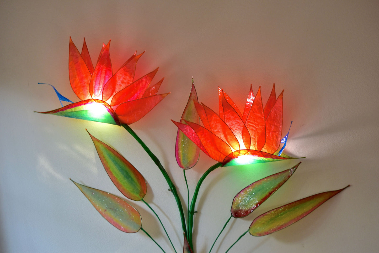 Lampada da parete a 2 luci in resina a forma di fiori di strelitzia arancione