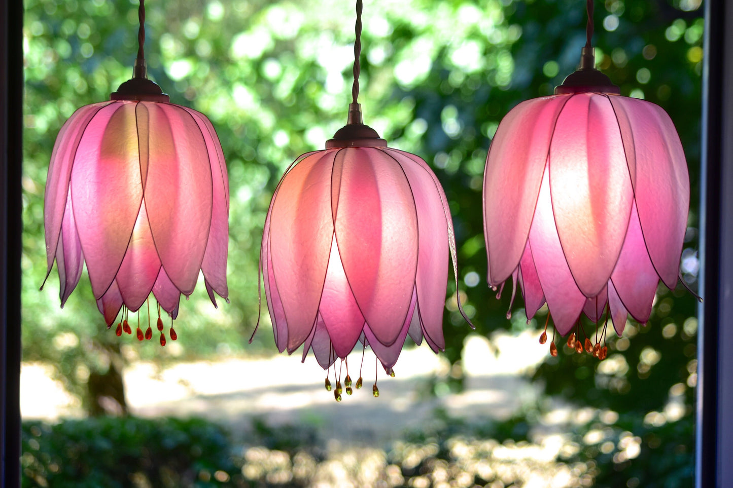 lampada a sospensione 3 luci forma di fiori in resina: ambiente romantico floreale