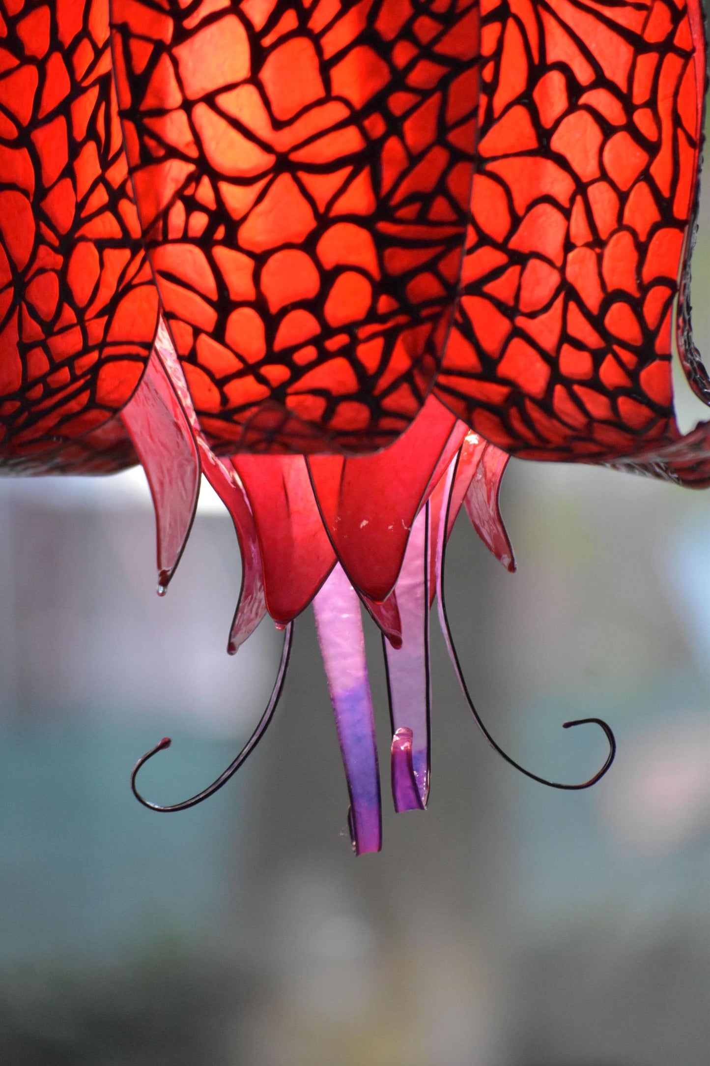 Lampada sospensione motivo pipistrello rosso e viola pezzo unico