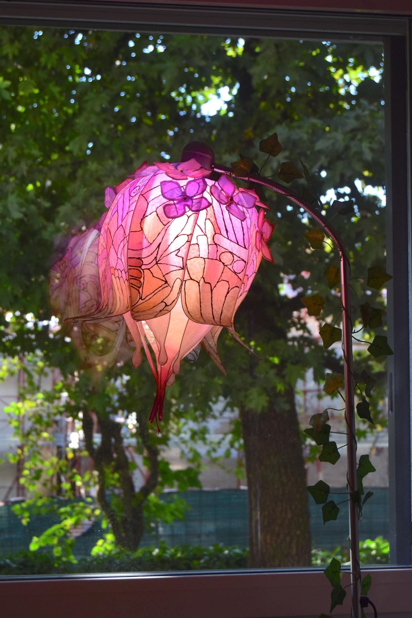 Lampada da terra per lettura a forma di fiore rosa in resina