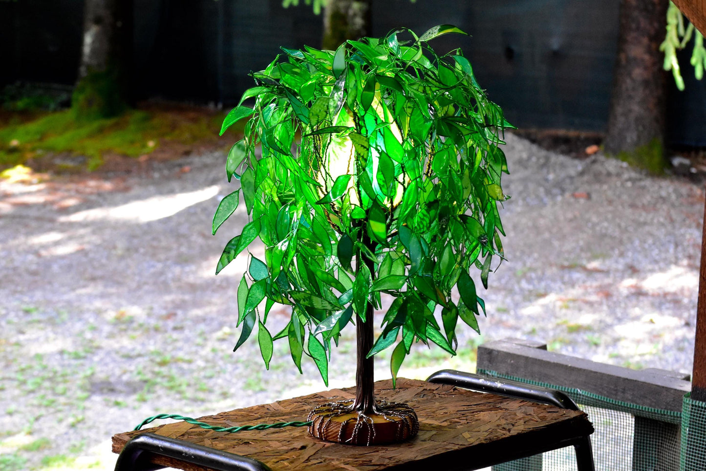 Lampada a forma di albero di salice verde in resina