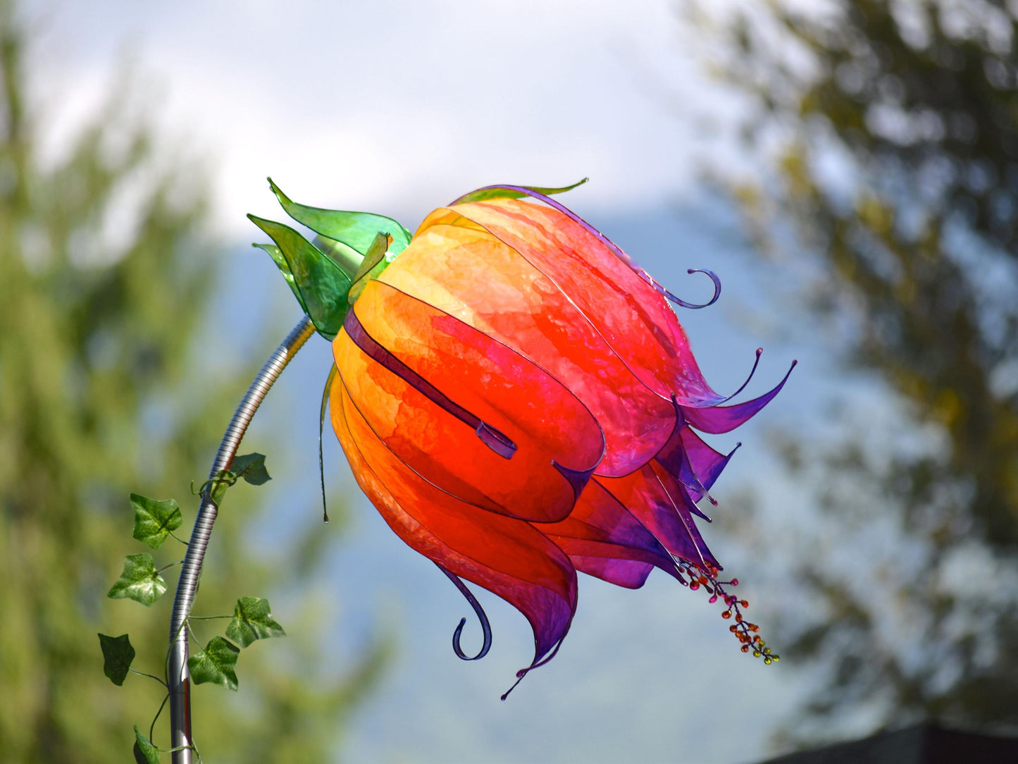 Lampada da terra per lettura orientabile con paralume arancio rosso viola in resina