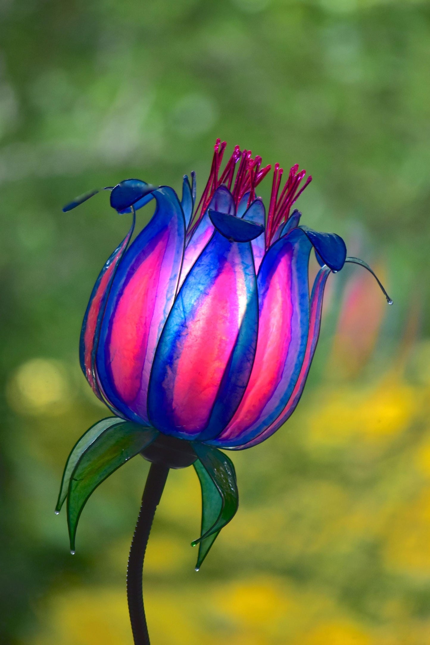 lampada da tavolo a forma di fiore fiabesco fatta dipinta a mano in resina