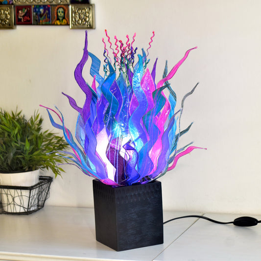 lampada da tavolo moderna fatta a mano in resina con forme colori di piante marine