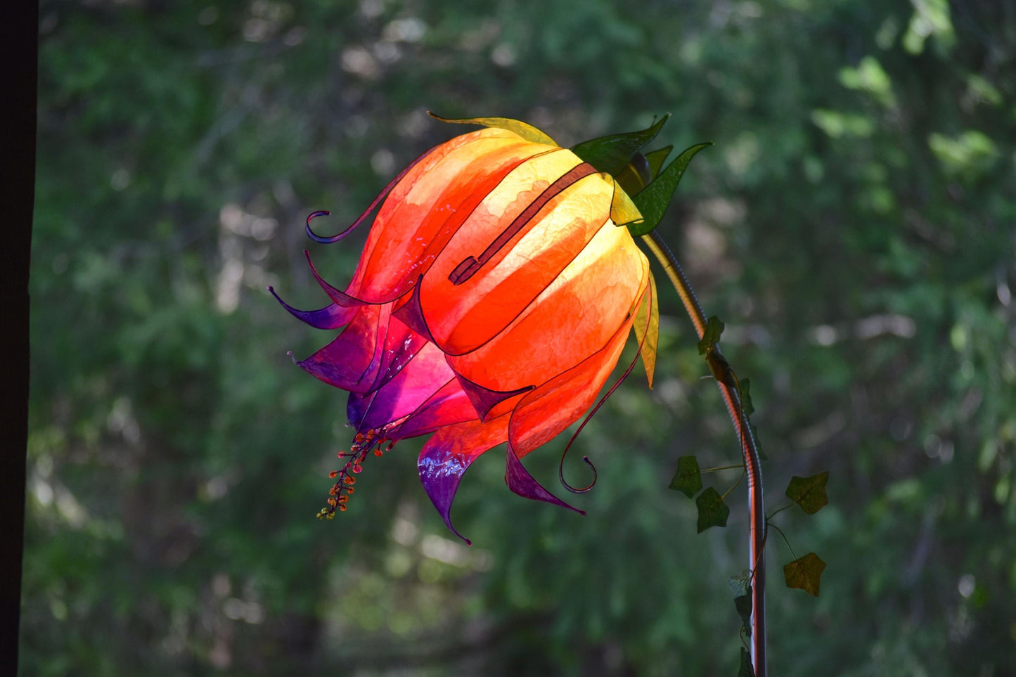 Lampada da terra per lettura orientabile con paralume arancio rosso viola in resina
