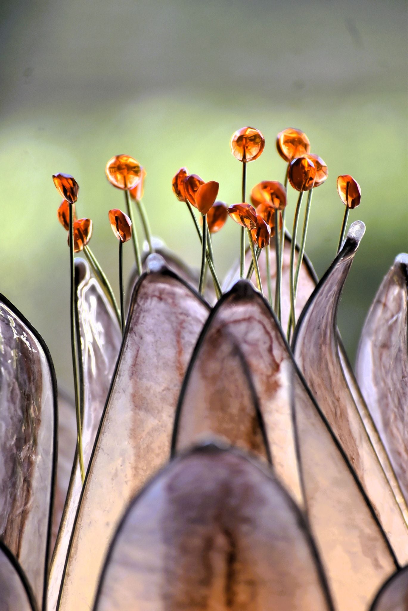 lampada da tavolo fiore di loto beige fatta e dipinta a mano - Fiorediluce