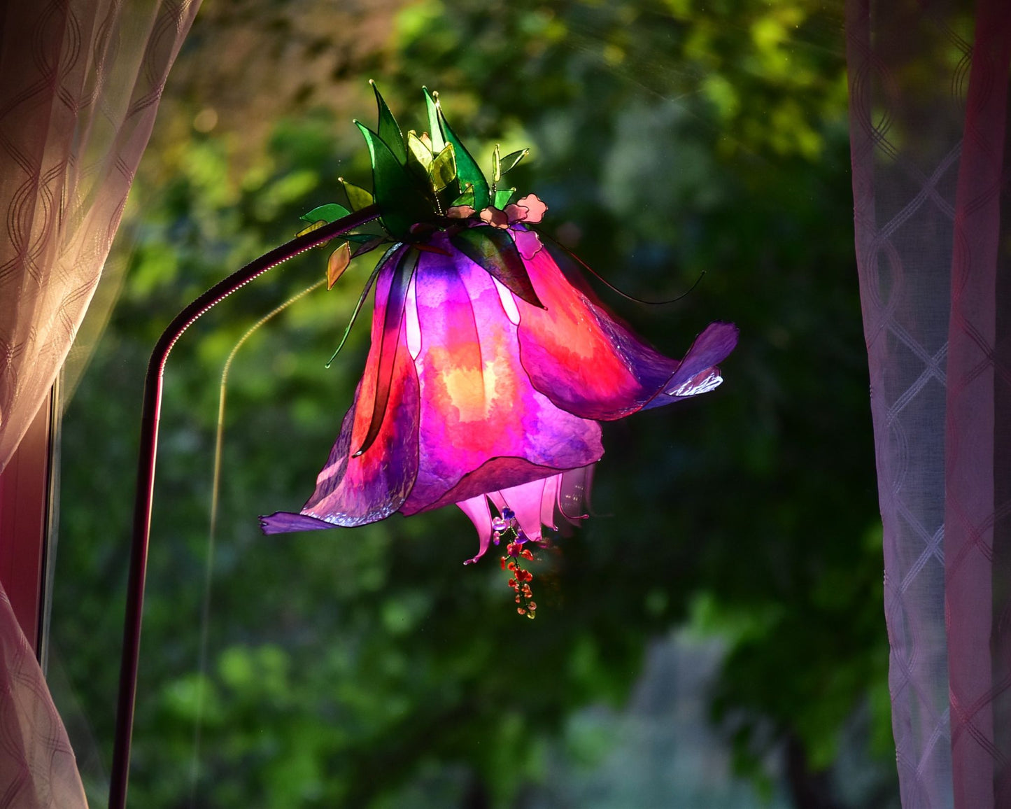 Lampada da terra per lettura con stelo flessibile fiore fantastico viola rosso - Fiorediluce