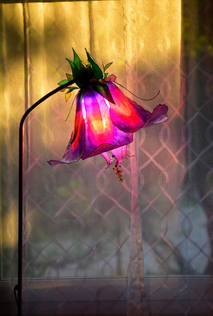 Lampada da terra per lettura con stelo flessibile fiore fantastico viola rosso - Fiorediluce