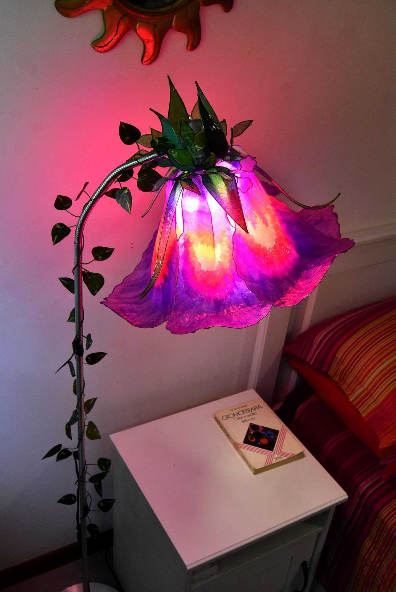 Lampada da terra per lettura con stelo flessibile fiore fantastico viola rosso - Fiorediluce