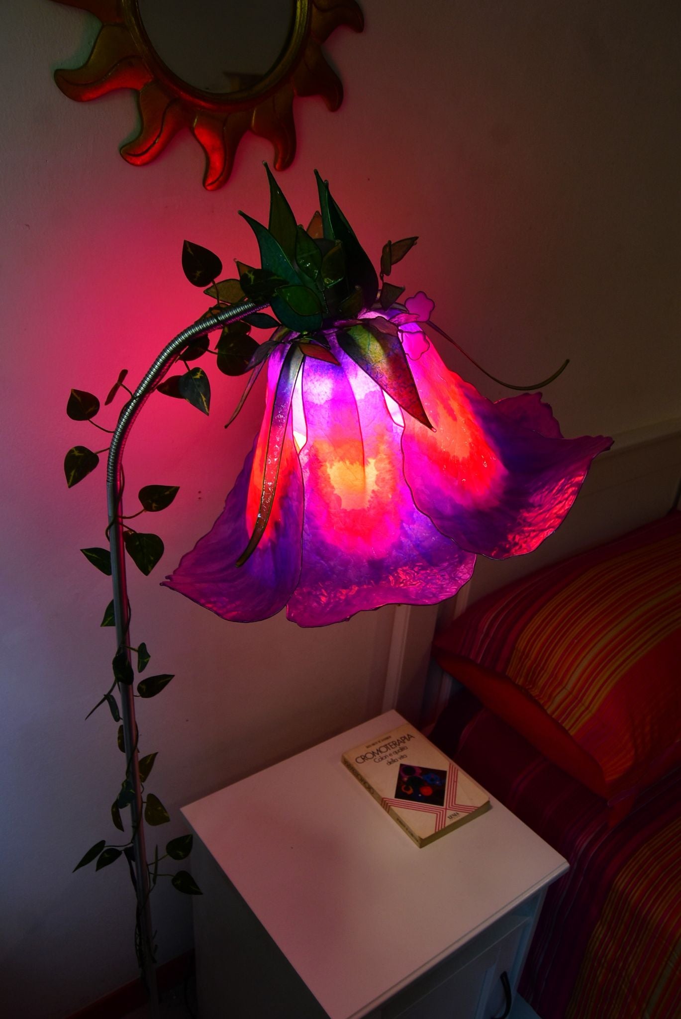Lampada da terra per lettura con stelo flessibile fiore fantastico viola rosso - Fiorediluce