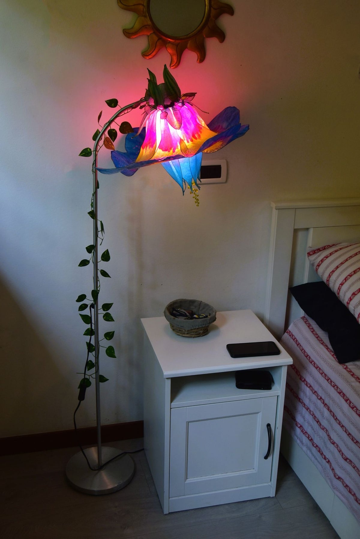 Lampada da terra per lettura con stelo flessibile fiore fantastico blu giallo rosso - Fiorediluce