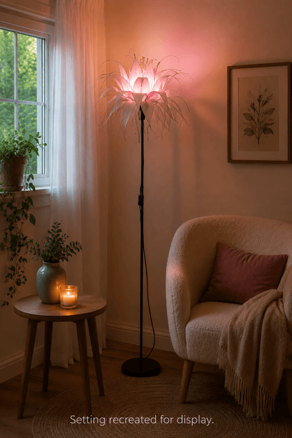 lampada stelo con paralume fiore azzurro e bianco in resina fatto e dipinto a mano - Fiorediluce