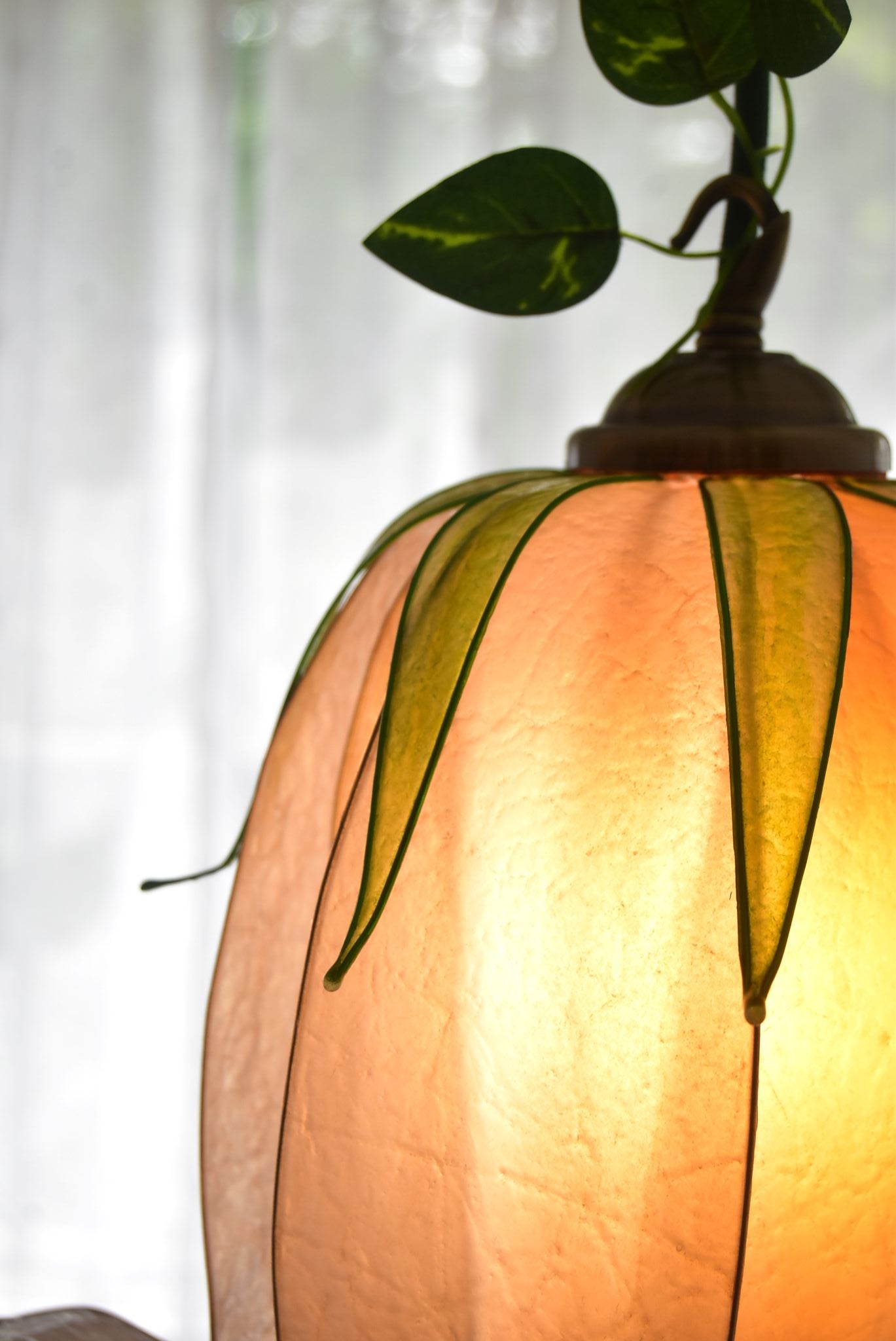 Lampada sospensione 3 luci a forma di fiori beige fatta a mano - Fiorediluce