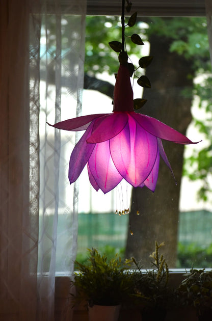 Lampada sospensione fiore di fucsia fatto e dipinto a mano, pezzo unico - Fiorediluce