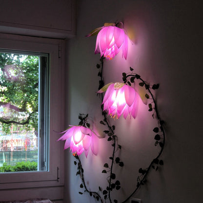 lampada da muro 3 luci rampicanti di boccioli rosa per arredamento floreale fiabesco - Fiorediluce