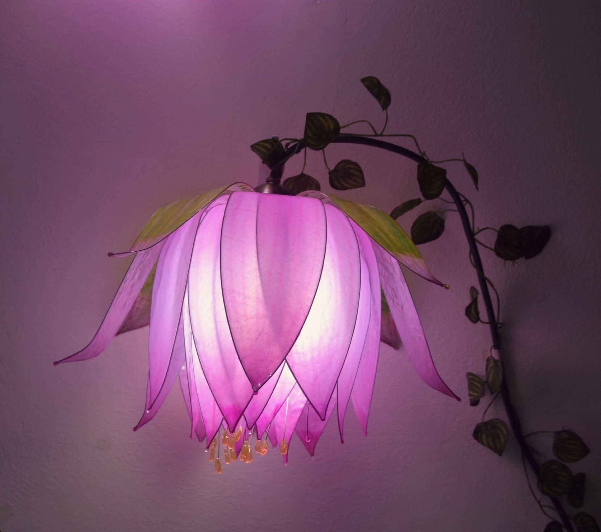 lampada da muro 3 luci rampicanti di boccioli rosa per arredamento floreale fiabesco - Fiorediluce