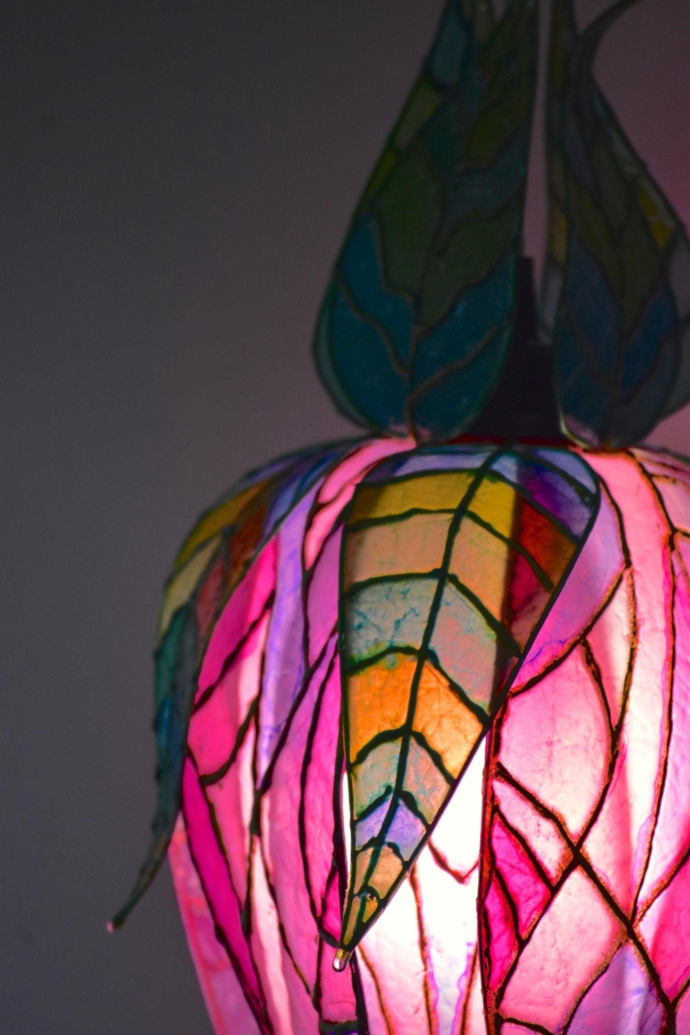 lampada da muro a forma di fiore rosa pendente - Fiorediluce