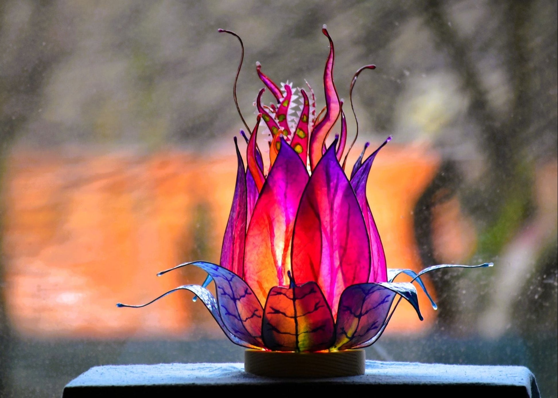 Lampada da tavolo fiore magico fatto e dipinto mano - Fiorediluce