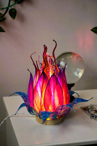 Lampada da tavolo fiore magico fatto e dipinto mano - Fiorediluce