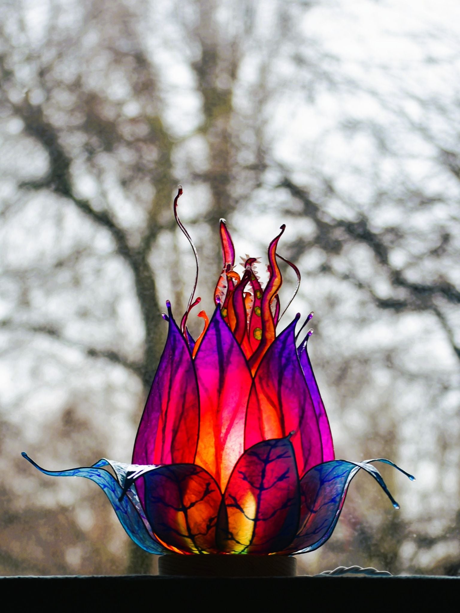 Lampada da tavolo fiore magico fatto e dipinto mano - Fiorediluce