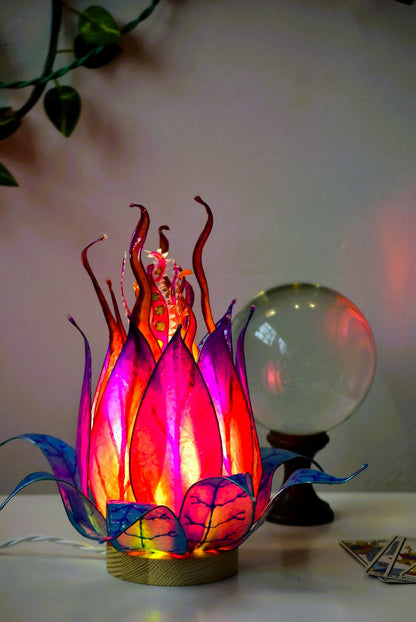 Lampada da tavolo fiore magico fatto e dipinto mano - Fiorediluce