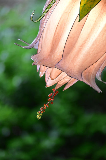 lampada da terra a forma di fiore beige orientabile in resina - Fiorediluce