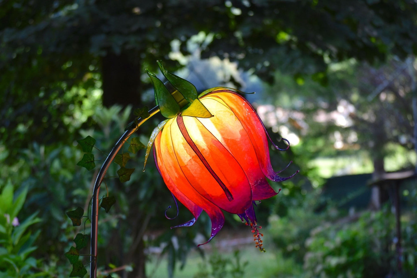Lampada da terra per lettura orientabile con paralume arancio rosso viola in resina - Fiorediluce