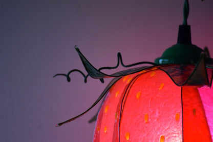 Lampada da appendere forma di fragola per stanza infantile ispirata alla natura - Fiorediluce