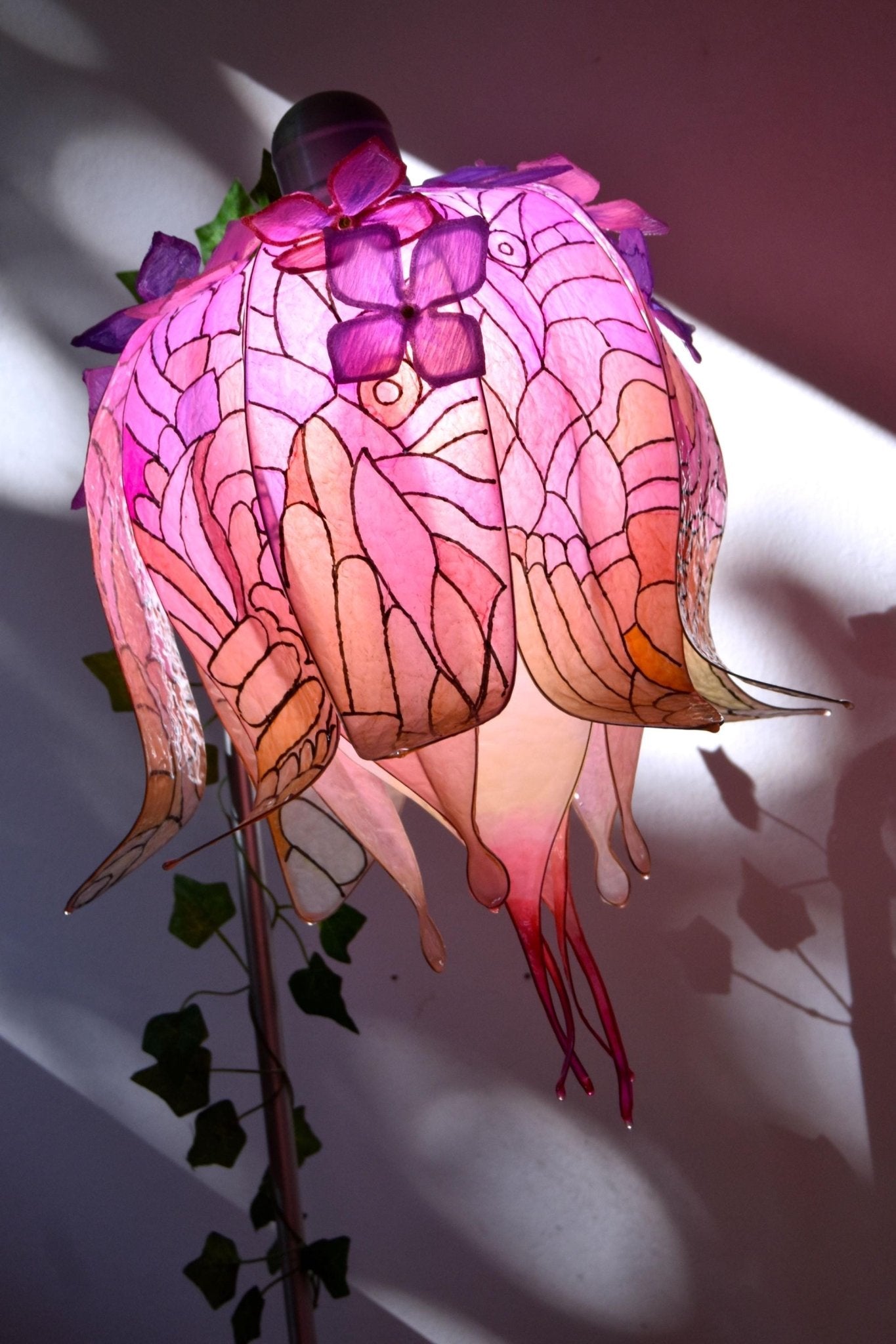 Lampada da terra per lettura a forma di fiore rosa in resina - Fiorediluce