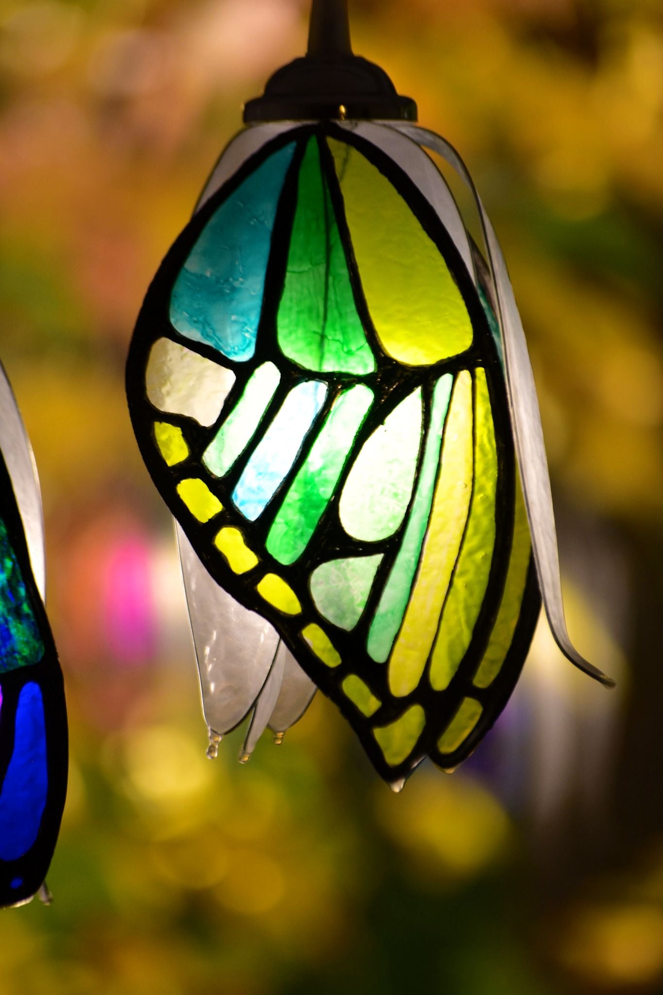 Lampadario 3 farfalle in resina, illuminazione artigianale personalizzabile, su ordinazione - Fiorediluce